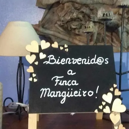 Con Piscinajardinbarbacoa Nyaraló *