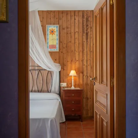 Con Piscinajardinbarbacoa Prázdninový dům