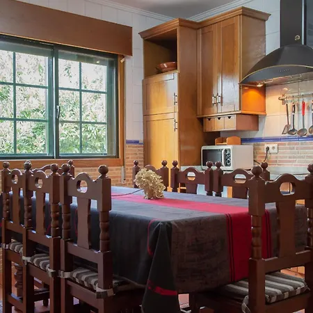 Nyaraló Con Piscinajardinbarbacoa *