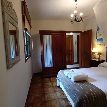 Con Piscinajardinbarbacoa Prázdninový dům