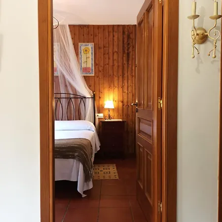 Con Piscinajardinbarbacoa Nyaraló *