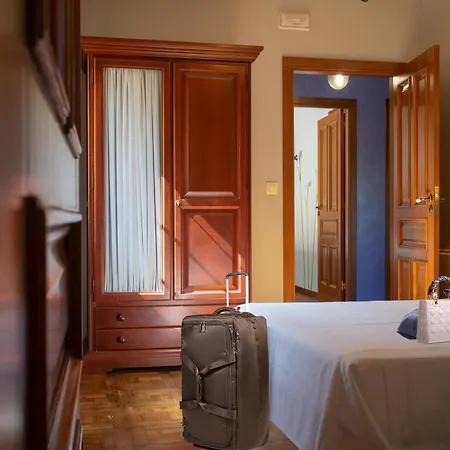 Con Piscinajardinbarbacoa Nyaraló *